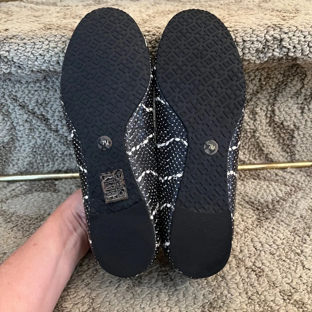 Tory Burch Reva Mojave Black Beige Snake Print Leather Logo Ballet Flats Size 7 - Picture 6 of 6